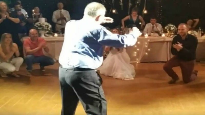 75χρονος μερακλής παππούς χόρεψε ζεϊμπέκικο και 