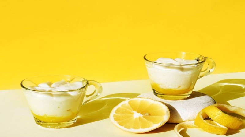Μυρωδάτο γλυκό ψυγείου: Δροσερή κρέμα μαστίχα-λεμόνι