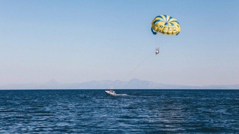 Τραγωδία στα Σύβοτα: Ξεσπά ο γιος της δασκάλας που σκοτώθηκε ενώ έκανε αλεξίπτωτο θαλάσσης