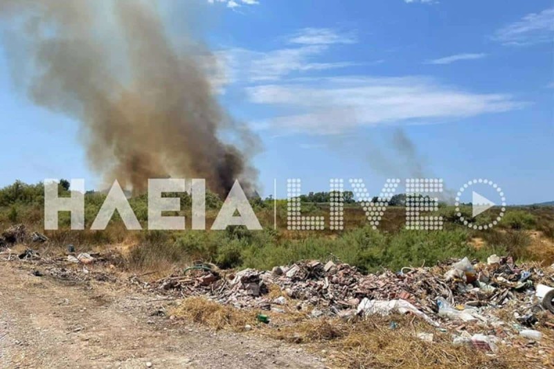 Φωτιά στην Σπιάτζα του Πύργου Ηλείας: Διπλό μέτωπο στην περιοχή Σαρακίνα - Απομακρύνονται κάτοικοι (φωτο)