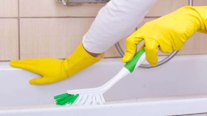 Θα... ντρέπεστε να πατήσετε: Το απόλυτο tip για να καθαρίσει η μπανιέρα από άλατα και βρωμιές