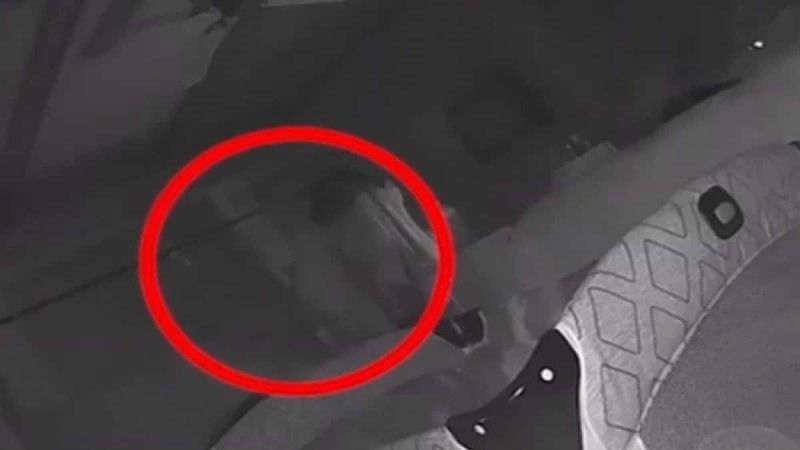 Κάμερα κατέγραψε μια φιγούρα να κάνει βόλτες μέσα στο δωμάτιο ενός μωρού
