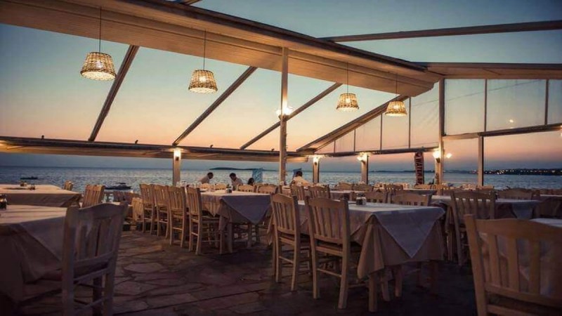 εστιατόρια και ταβέρνες με θέα τη θάλασσα