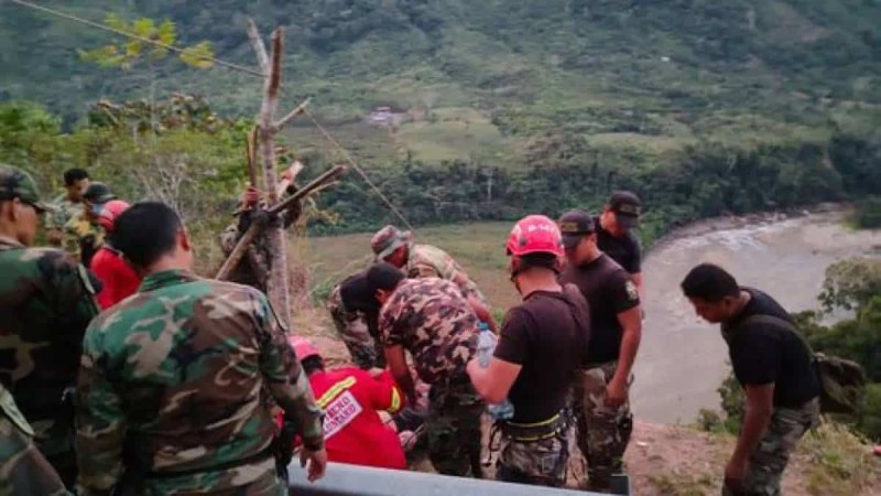 Σοκ στο Περού: Τουλάχιστον 16 νεκροί από πτώση μικρού φορτηγού σε γκρεμό (Video)