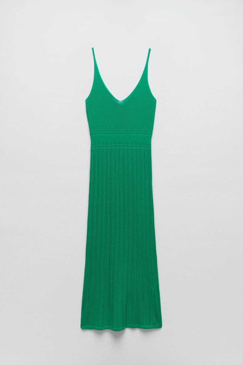 Στα Zara θα βρείτε το πιο δροσερό φόρεμα που θα αναδείξει τη σιλουέτα σας!