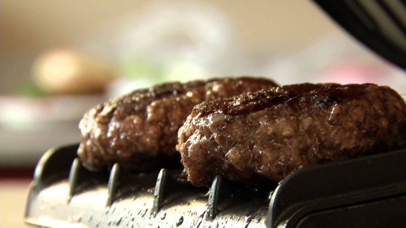 Μία δοκιμή θα σας πείσει: Η απόλυτη συνταγή για τα πιο αφράτα και νόστιμα μπιφτέκια που φάγατε ποτέ