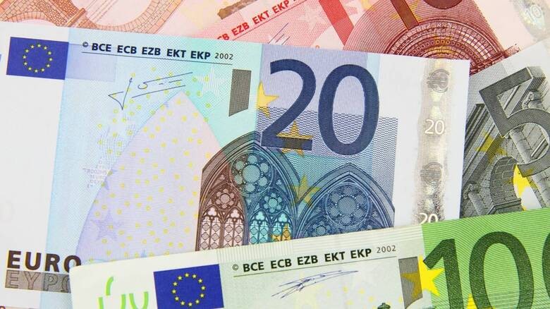 Τεράστια ανάσα: 210 ευρώ στους τραπεζικούς σας λογαριασμούς στα ΑΤΜ
