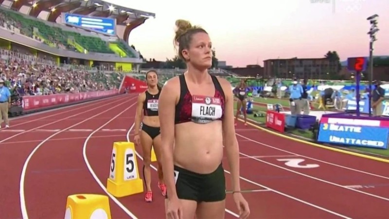 Είναι 18 εβδομάδων έγκυος κι όμως τρέχει για την Ολυμπιάδα - Η απίστευτη αθλήτρια που συγκίνησε τους πάντες