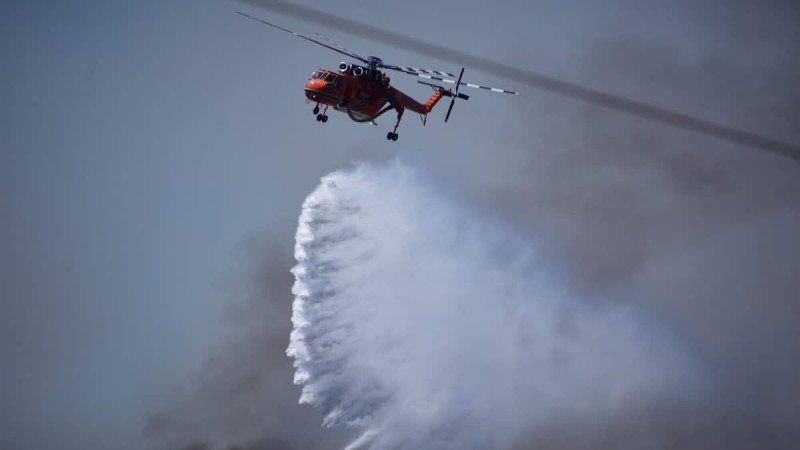 Μεγάλη πυρκαγιά στα Κύθηρα - Τεράστια κινητοποίηση της πυροσβεστικής από στεριά και αέρα