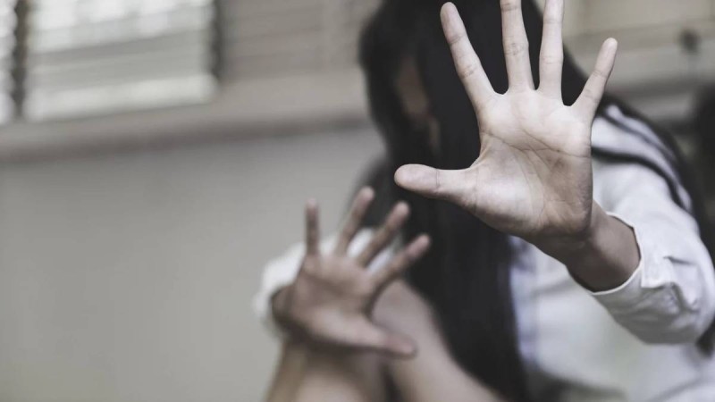 Φρίκη στη Σκιάθο: Βιασμός με κατηγορούμενο τον πρώην σύζυγο – Κόβουν την ανάσα οι περιγραφές της γυναίκας