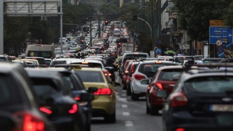 Κυκλοφοριακό κομφούζιο στους δρόμους: Στο «κόκκινο» ο Κηφισός - Πού παρατηρούνται προβλήματα (photo-video)