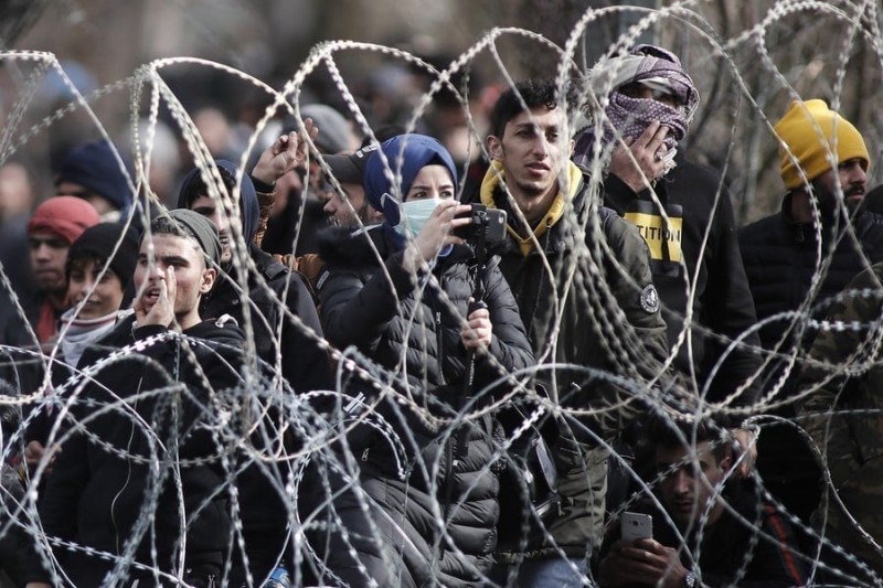 Συναγερμός για διαδικτυακά «ραντεβού» μεταναστών στην Αδριανούπολη: Σε εγρήγορση οι ελληνικές Αρχές για συγκρότηση καραβανιού