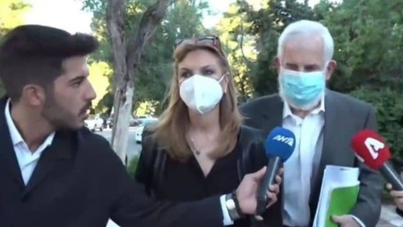 «Αναστήθηκε» μετά από 6 μήνες σιωπής: Η μοναδική λέξη που είπε ο Πέτρος Φιλιππίδης στους δημοσιογράφους