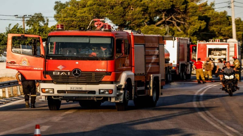 Φωτιά στο Μαρκόπουλο - Επιχειρούν πυροσβεστικές δυνάμεις