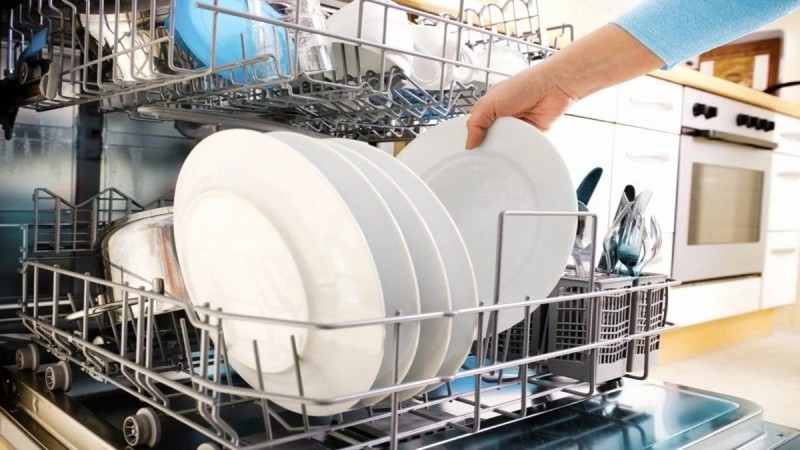 Εξοικονόμηση στο σπίτι: Τέρμα τα λάθη με το πλυντήριο πιάτων - «Κόψτε» αυτή τη συνήθεια  αμέσως