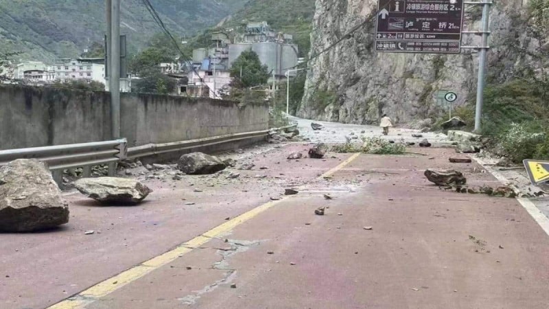 Ισχυρός σεισμός 6,8 Ρίχτερ στην Κίνα: Τουλάχιστον 7 νεκροί - Σοκαριστικές εικόνες