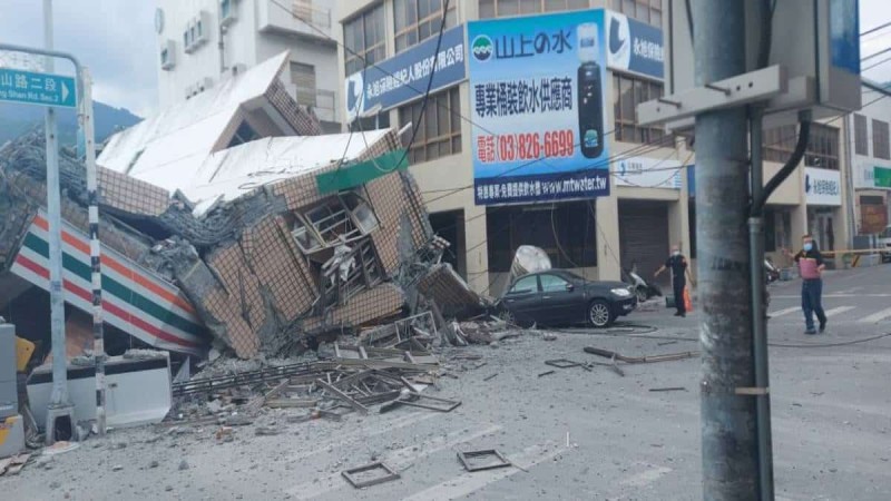 Σεισμός στην Ταϊβάν: Εικόνες βιβλικής καταστροφής - Κατέρρευσαν σπίτια, πολλές οι ζημιές (photos - video)