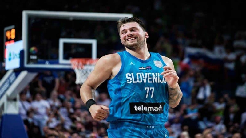 Eurobasket / Γαλλία - Σλοβενία: Μυθική εμφάνιση του Ντόντσιτς στο πρώτο ημίχρονο - «Ποντάρει» στον Γιάννη Αντετοκούνμπο 