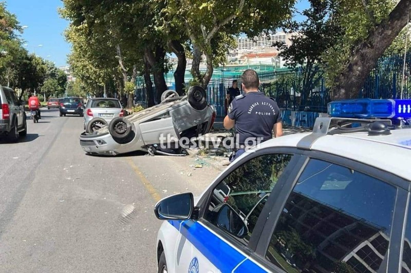 Σοκαριστικό τροχαίο στη Θεσσαλονίκη: Ανατροπή αυτοκινήτου  – Μία τραυματίας (photos)