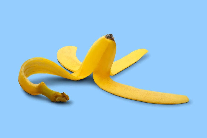 Φλούδα μπανάνας: Πως να τη χρησιμοποιήσετε για να λύσετε καθημερινά προβλήματα και να γλυτώσετε χρήματα