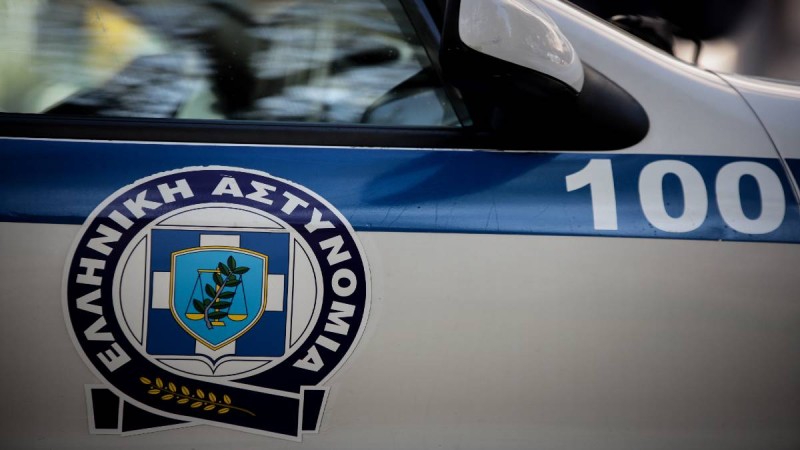 Επίθεση με καυστικό υγρό στο Ηράκλειο: Παραδόθηκε η 38χρονη στην ΕΛ.ΑΣ.