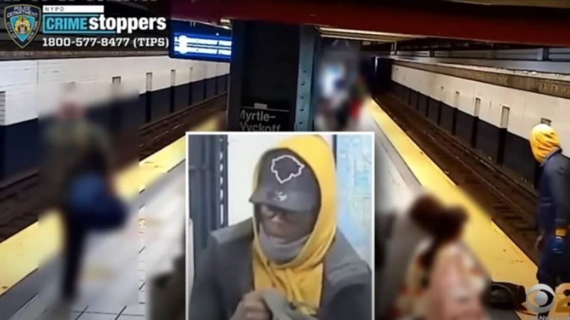 Νέα Υόρκη: Έτρεξε και τον πέταξε στις ράγες του μετρό