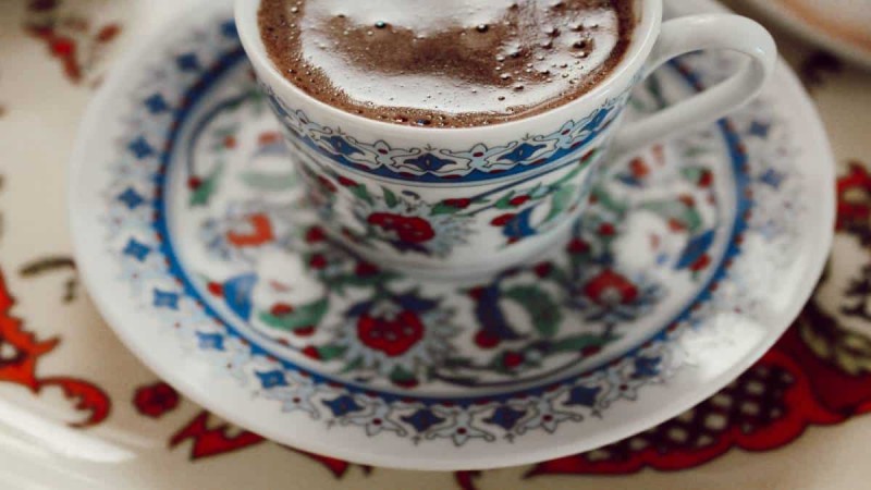 Κόψτε αμέσως αυτή τη συνήθεια: Το λάθος που πολλοί δεν γνωρίζουν ότι κάνουν με τον ελληνικό καφέ