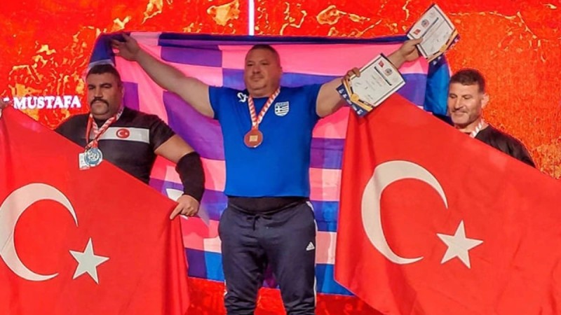 Πρωτάθλημα Χειροπάλης: Παγκόσμιος πρωταθλητής ο Γιώργος Χαραλαμπόπουλος - Οι Τούρκοι έκοψαν τον ελληνικό Εθνικό ύμνο
