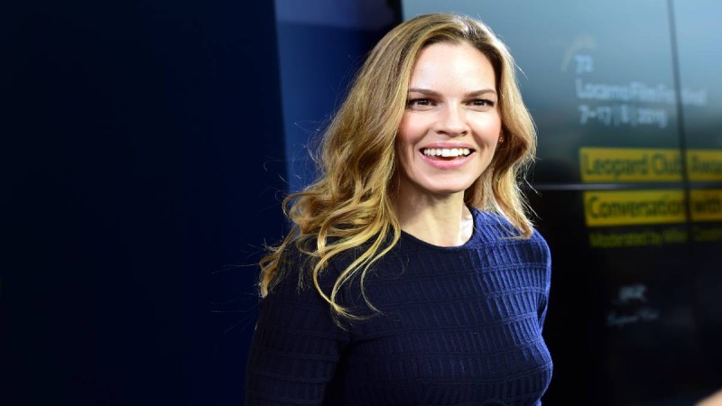 48χρονη σταρ η Hilary Swank είναι έγκυος και περιμένει δίδυμα - Τρισευτυχισμένη η βραβευμένη με Όσκαρ ηθοποιός