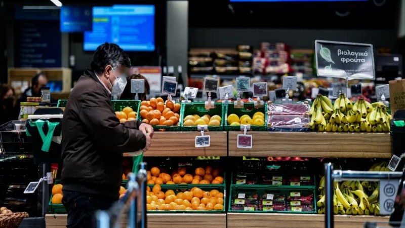 «Καλάθι της νοικοκυράς»: Αυτά είναι τα 50 προϊόντα που θα «προστατευτούν» από την ακρίβεια στα σούπερ μάρκετ - Πώς θα λειτουργήσει (Video)