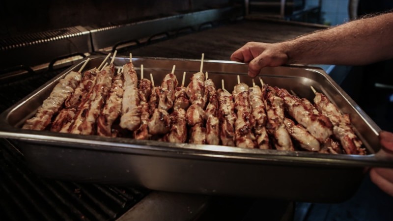 «Φωτιά» οι τιμές στο κρέας: Πόσο αυξήθηκαν οι τιμές σε μοσχάρι, χοιρινό, κοτόπουλο και αρνί