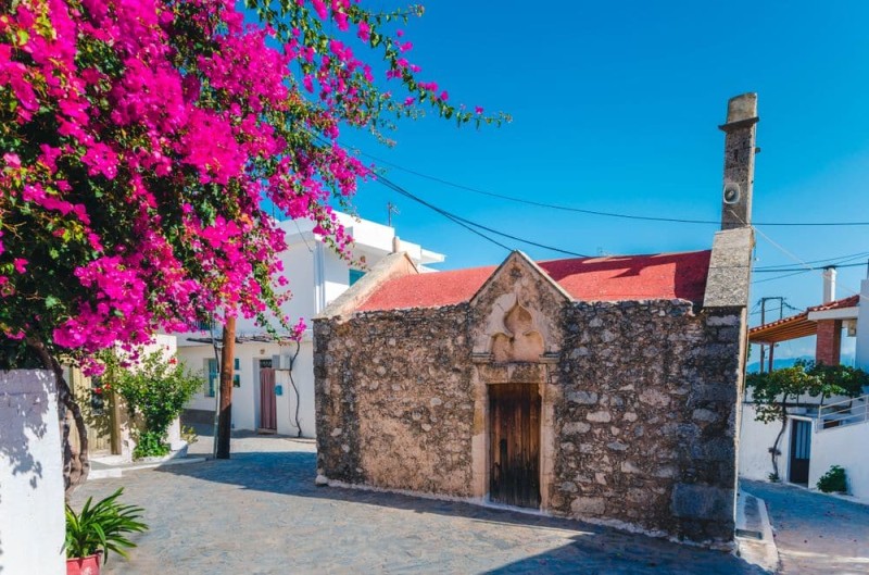 Το πανέμορφο χωριό της Κρήτης που γυρίστηκε η θρυλική σειρά «Ο Χριστός Ξανασταυρώνεται»