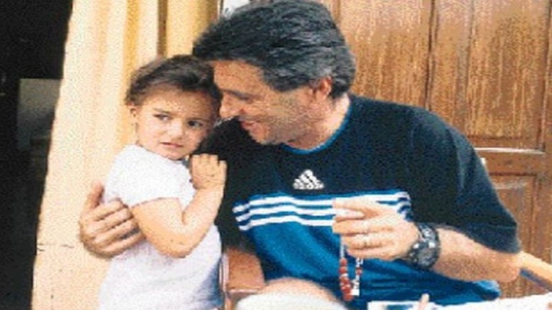 Βέρα Κυράστα: Μεγάλωσε και είναι μια κούκλα! Δείτε πως είναι σήμερα η κόρη του αείμνηστου Γιάννη Κυράστα!