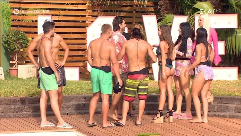 «Βόμβα» στο Love Island: Αποχώρησε μετά από τεράστιο καβγά ο πιο γνωστός παίκτης του ριάλιτι!