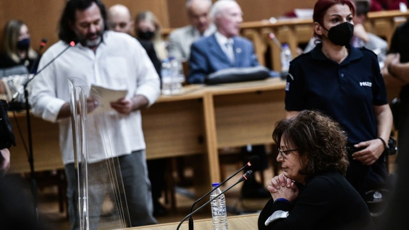 Δίκη Χρυσής Αυγής – Μάγδα Φύσσα: «Μου κάνει ερωτήσεις ο δολοφόνος του παιδιού μου» είπε για τον Γιάννη Λαγό