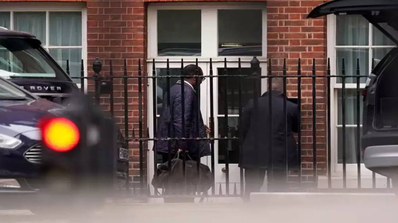 Ραγδαίες εξελίξεις στη Βρετανία: Προς αποπομπή ο υπουργός Οικονομικών μετά το χάος που έφερε ο «μίνι» προϋπολογισμός