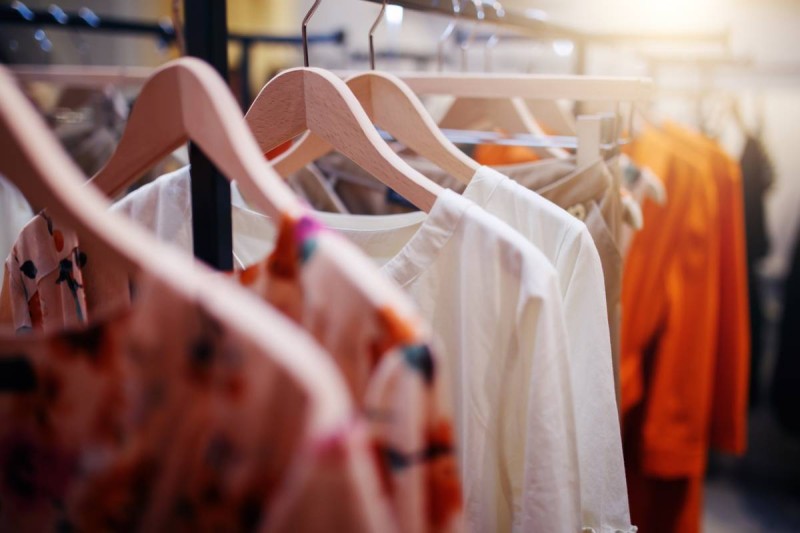 'Λεκιασμένα' ρούχα από το πλυντήριο; 5 πιθανές αιτίες