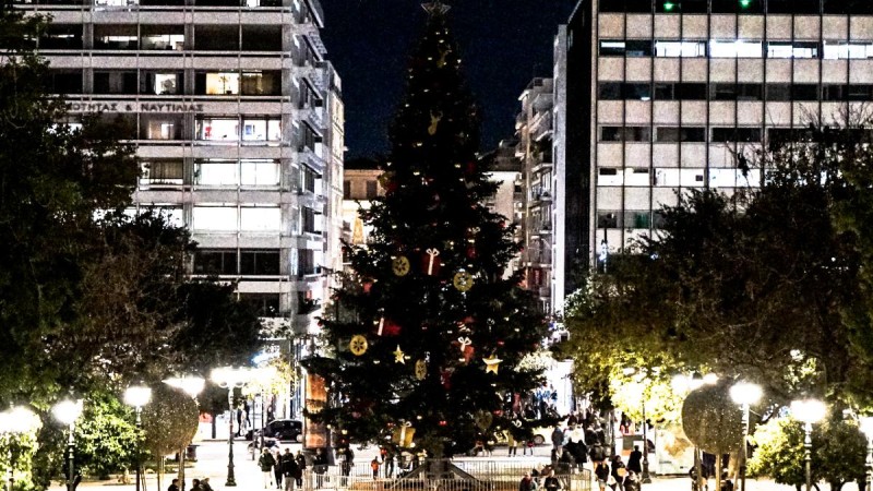 Η φωτογραφία της ημέρας: Τα Χριστούγεννα έρχονται σιγά σιγά στο κέντρο της Αθήνας