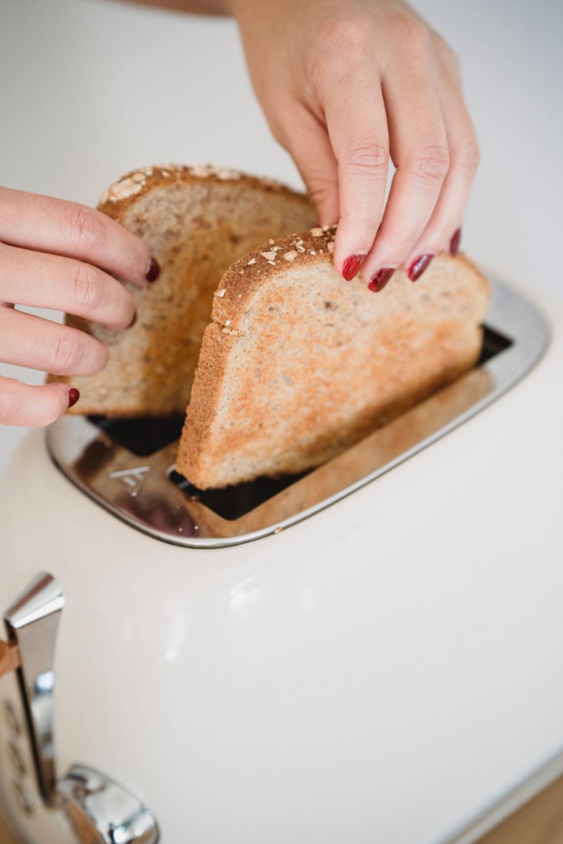 Tips για νοικοκυρές: Πώς να καθαρίσεις σωστά την φρυγανιέρα σου, μέσα και έξω