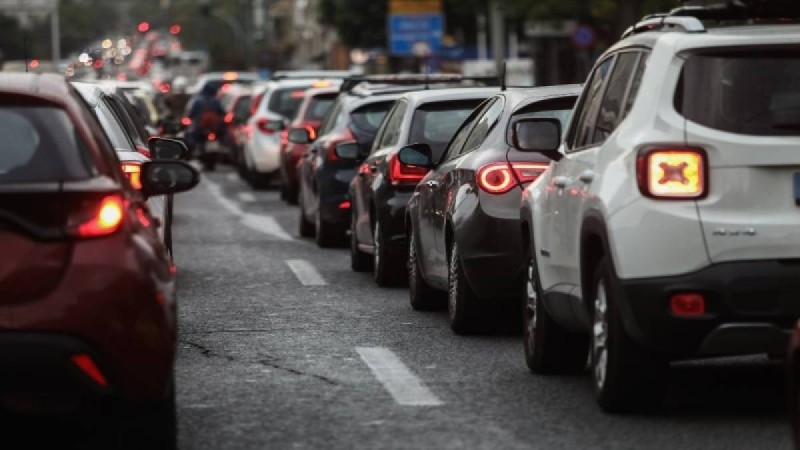 Κυκλοφοριακό κομφούζιο στους δρόμους: Μποτιλιάρισμα στον Κηφισό & καθυστερήσεις στην Αττική Οδό - Που αλλού παρατηρούνται προβλήματα (photo-video)