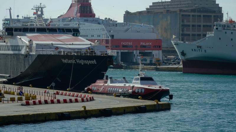 Η φωτογραφία της ημέρας: Άδειο το λιμάνι του Πειραιά