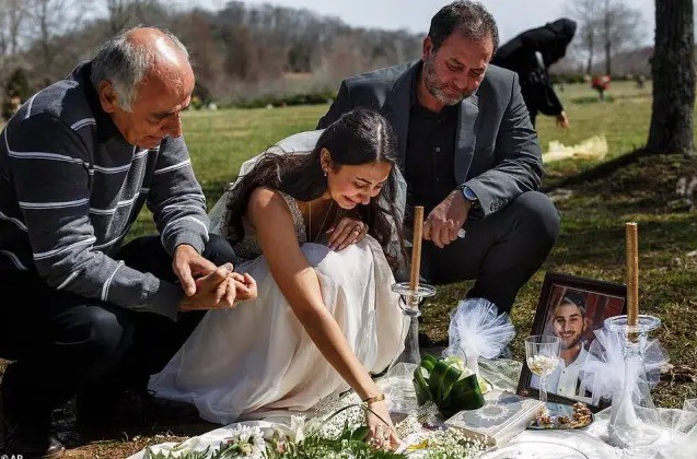 Ντύθηκε νύφη και πήγε στον τάφο του αρραβωνιαστικού της την ημέρα που είχαν κανονίσει να παντρευτούν