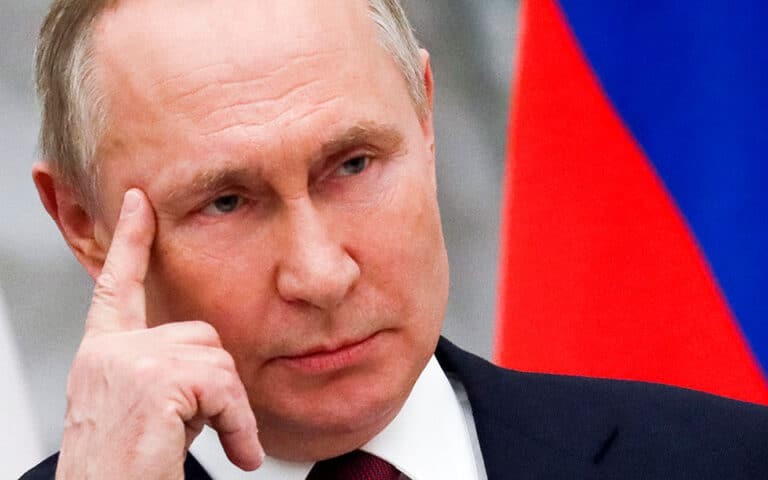 Βλαντιμίρ Πούτιν απαθανιτσμένος να σκέφτεται