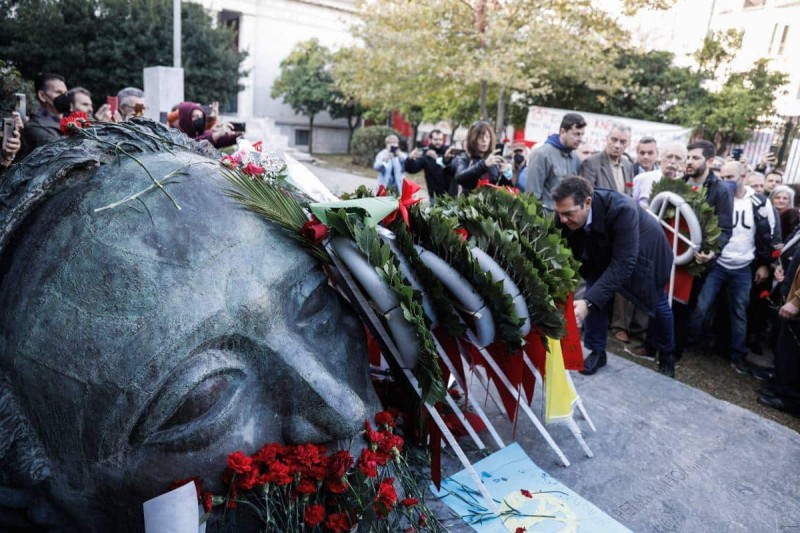 Κατάθεση στεφανιού από Αλέξη Τσίπρα στον 49ο εορτασμό της εξέγερσης του Πολυτεχνείου