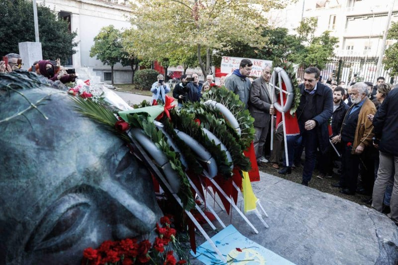 Κατάθεση στεφανιού από Αλέξη Τσίπρα στον 49ο εορτασμό της εξέγερσης του Πολυτεχνείου