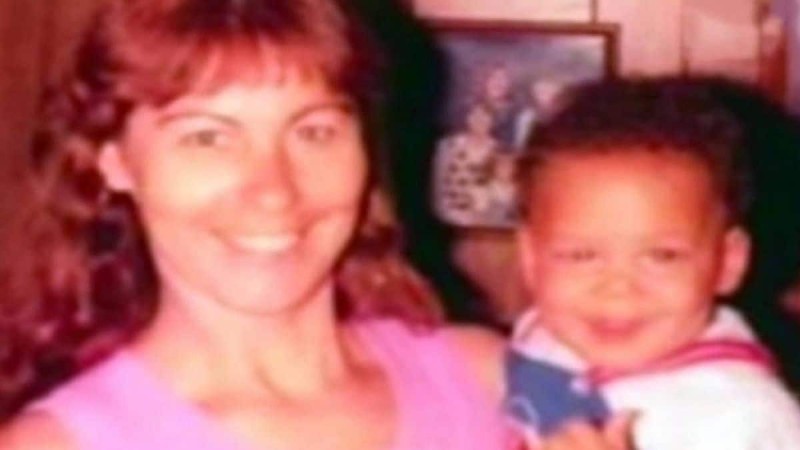 Γυναίκα υιοθετεί παιδί που κανείς δεν θέλει να βλέπει! 30 χρόνια αργότερα, ανακαλύπτει την τρομακτική αλήθεια! (Video)