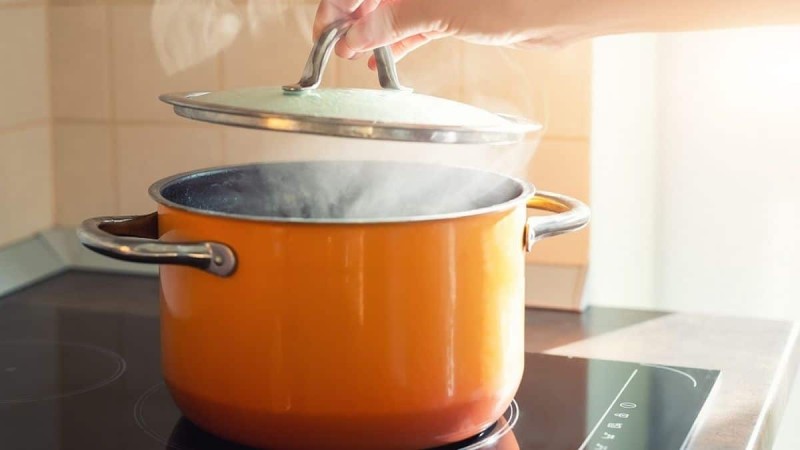 Μυρωδιά καμένου στην κουζίνα: Απαλλαγείτε γρήγορα και εύκολα ακολουθώντας 8 βήματα