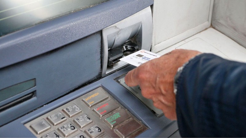 Αντίστροφη μέτρηση στα ATM - Έρχεται το επίδομα που όλοι αναμένουν