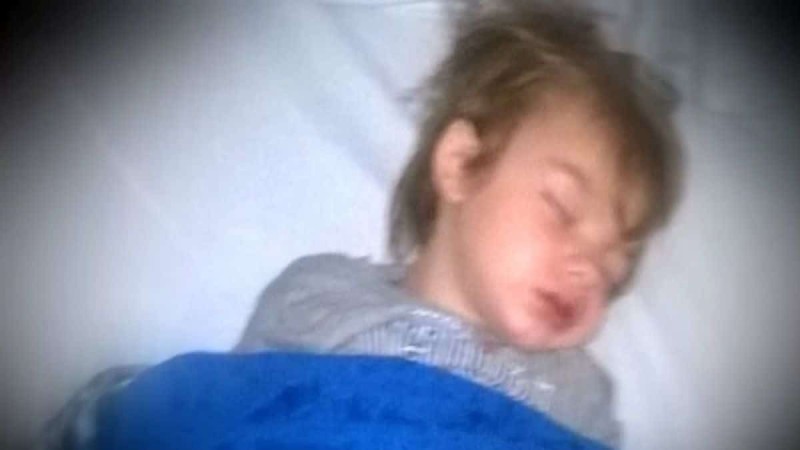 Όταν έβαλαν για ύπνο τον 3χρονο γιο τους ήταν μια χαρά - Αυτό που αντίκρισαν όμως όταν τον ξύπνησαν τους έκοψε το αίμα... (Video)