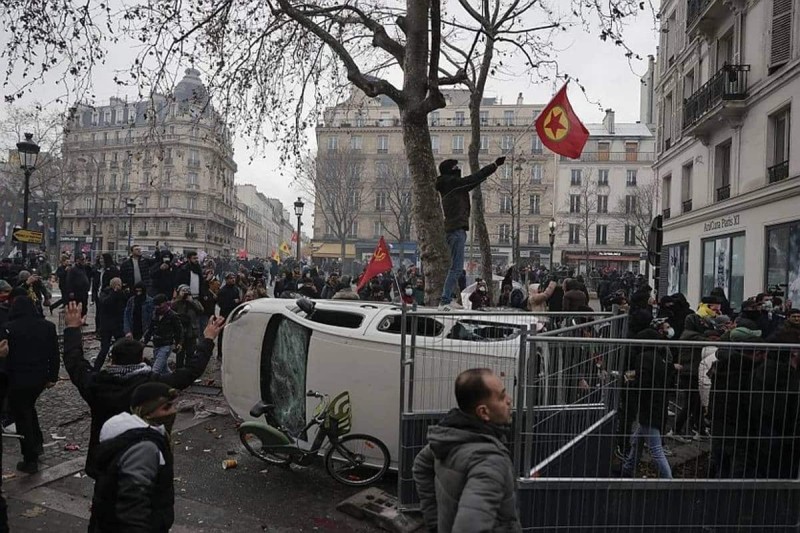 Νέες συγκρούσεις στο Παρίσι μεταξύ της αστυνομίας και μελών της κουρδικής κοινότητας